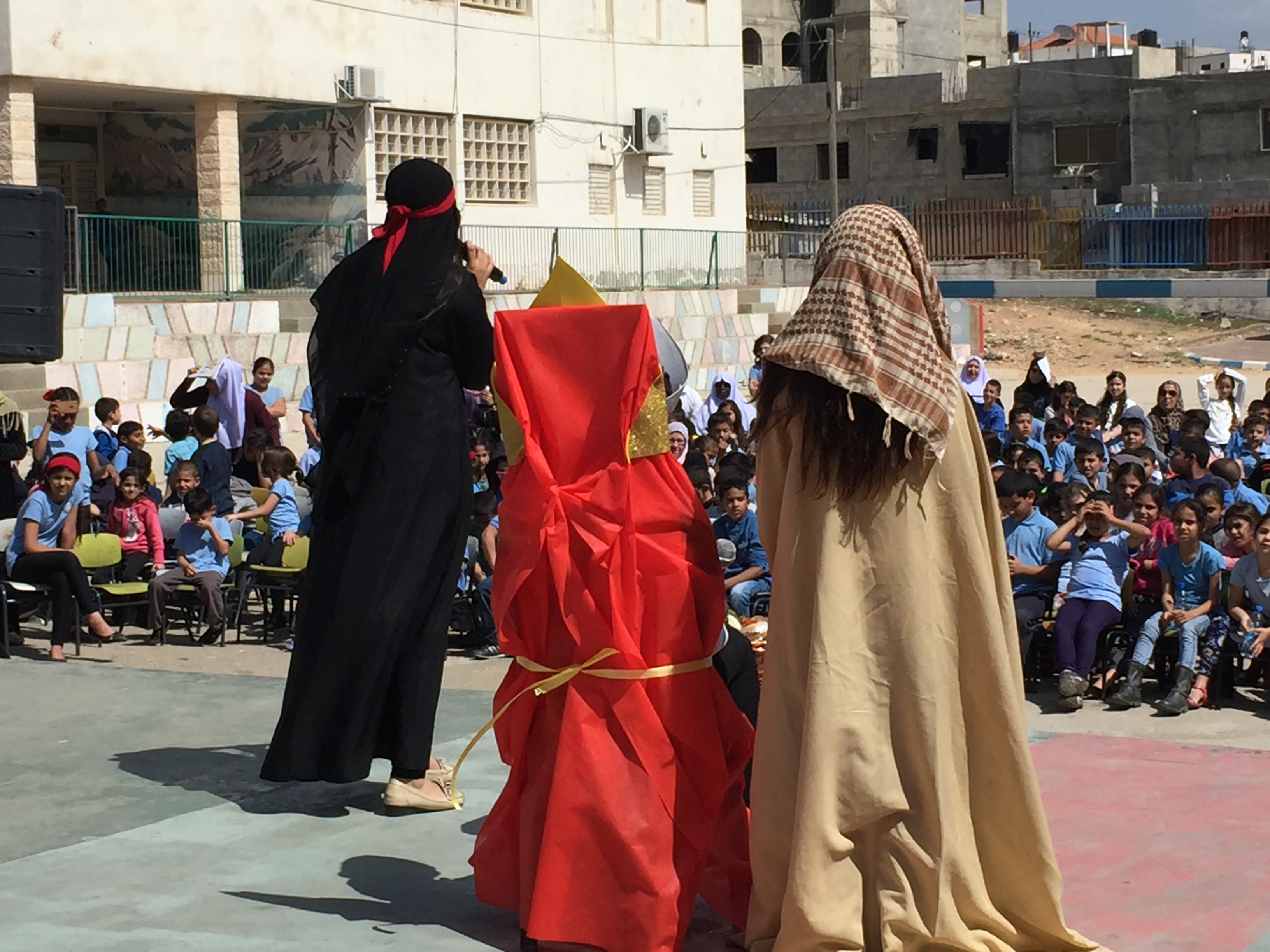 مدرسة المنار ترفع صوت الشعر عاليا